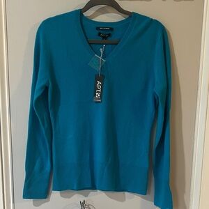 Apt. 9 Vibrant Blue V-Neck 100% cashmere Sweater